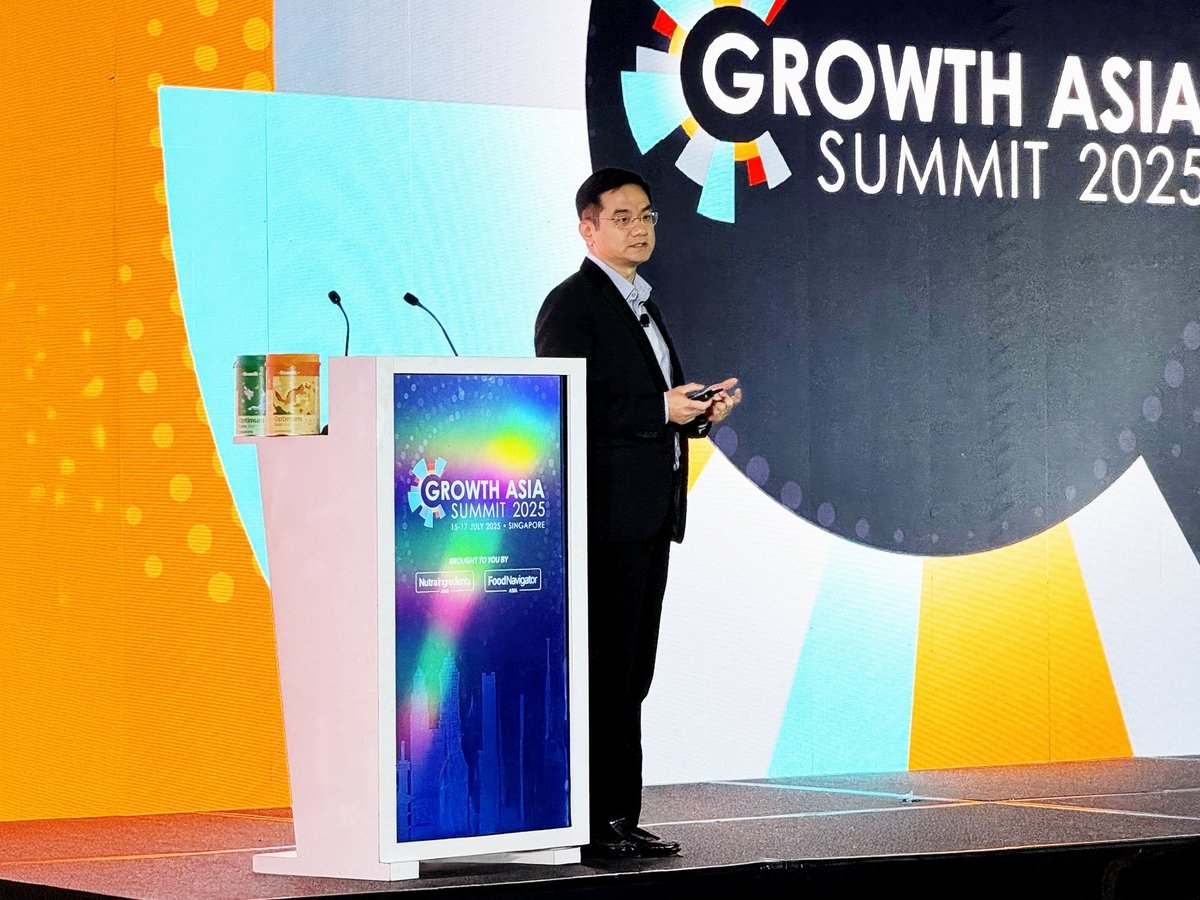 Đại diện Vinamilk, ông Nguyễn Quang Trí, Giám đốc điều hành Marketing chia sẻ về đột phát 6 HMO trong sản phẩm sữa bột trẻ em Vinamilk Optimum tại diễn đàn lớn nhất châu Á về cơ hội phát triển trong ngành thực phẩm, đồ uống và dinh dưỡng. Ảnh: Hồng Nhân. Đại diện Vinamilk, ông Nguyễn Quang Trí, Giám đốc điều hành Marketing chia sẻ về đột phát 6 HMO trong sản phẩm sữa bột trẻ em Vinamilk Optimum tại diễn đàn lớn nhất châu Á về cơ hội phát triển trong ngành thực phẩm, đồ uống và dinh dưỡng. Ảnh: Hồng Nhân.