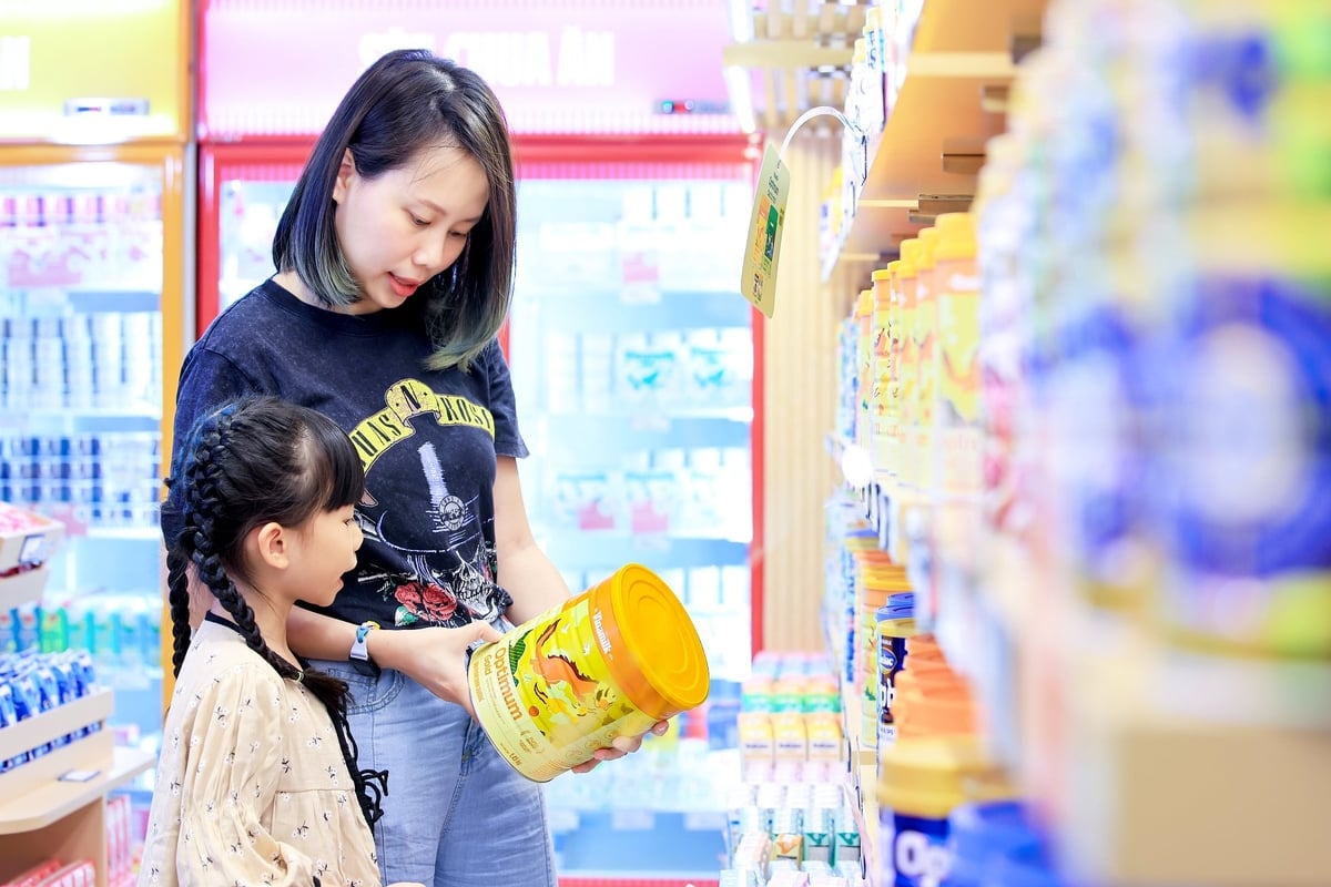 Vinamilk Optimum với 6 HMO được nhiều mẹ Việt tin dùng ngay khi vừa ra mắt. Ảnh: Nguyễn Hoàng Vinamilk Optimum với 6 HMO được nhiều mẹ Việt tin dùng ngay khi vừa ra mắt. Ảnh: Nguyễn Hoàng