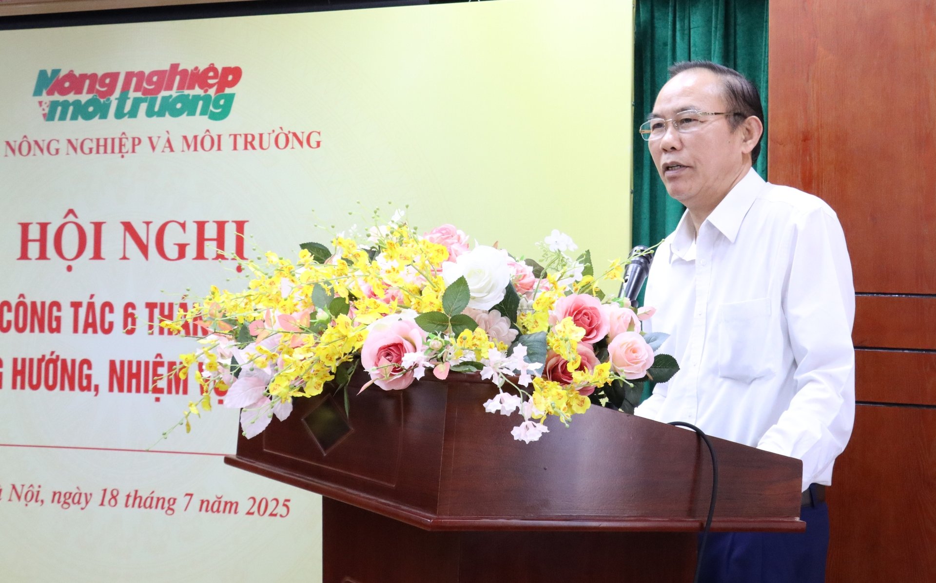 Thứ trưởng Phùng Đức Tiến đề nghị Báo tiếp tục đẩy mạnh thông tin, tuyên truyền về các lĩnh vực trọng tâm của ngành, nâng cao chất lượng tuyến bài, tin bài chuyên sâu. Ảnh: Nguyễn Thủy.