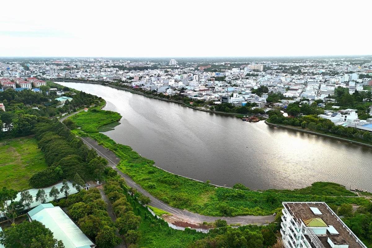 Người dân đề xuất cơ quan chức năng TP. Cần Thơ khảo sát hiện trạng các hồ, kênh rạch nội ô để có giải pháp chống ngập phù hợp. Ảnh: Kim Anh. Người dân đề xuất cơ quan chức năng TP. Cần Thơ khảo sát hiện trạng các hồ, kênh rạch nội ô để có giải pháp chống ngập phù hợp. Ảnh: Kim Anh.