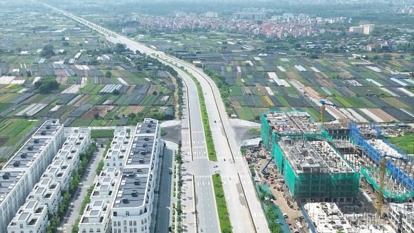 Đường Tây Thăng Long có chiều dài 33km, rộng 60m, gồm 10 làn xe khi hoàn thành sẽ kết nối với nhiều phường, xã phía tây Thủ đô và thúc đẩy tiềm năng bất động sản khu vực này. Ảnh: Thùy Linh. Đường Tây Thăng Long có chiều dài 33km, rộng 60m, gồm 10 làn xe khi hoàn thành sẽ kết nối với nhiều phường, xã phía tây Thủ đô và thúc đẩy tiềm năng bất động sản khu vực này. Ảnh: Thùy Linh.