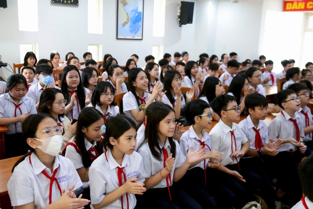 Học sinh THCS, THPT là đối tượng được chú trọng trong tuyên truyền tác hại thuốc lá. Ảnh: Lan Anh