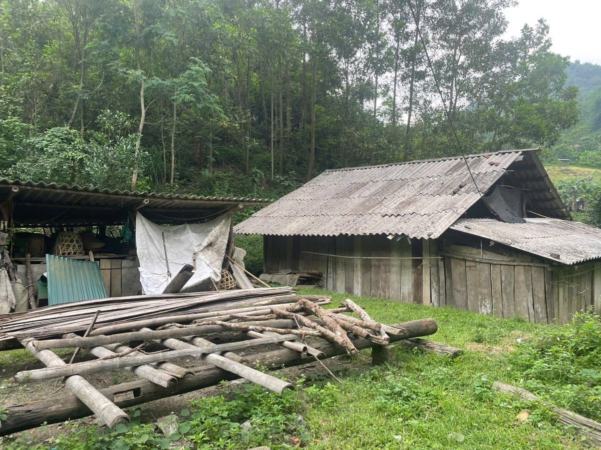 Căn nhà cũ của anh La Văn Chay ở xã Chợ Rã đã xuống cấp. Ảnh: Ngọc Tú. Căn nhà cũ của anh La Văn Chay ở xã Chợ Rã đã xuống cấp. Ảnh: Ngọc Tú.