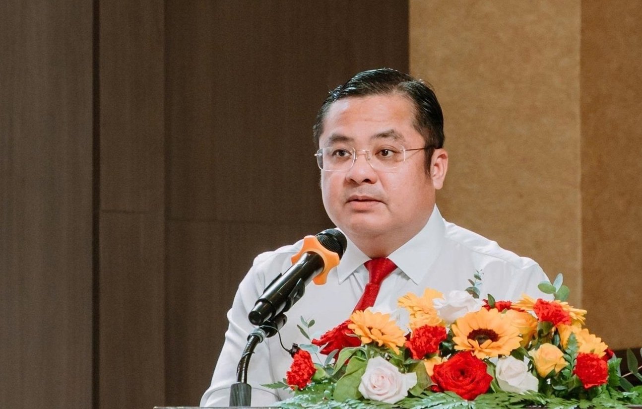 Ông Phùng Quang Hiệp, Ủy viên Ban Chấp hành Đảng bộ Chính phủ, Bí thư Đảng uỷ, Chủ tịch HĐTV Tập đoàn Hoá chất Việt Nam: Trong 6 tháng còn lại của năm 2025, Vinachem tập trung triển khai hiệu quả các dự án trọng điểm và tạo điều kiện thuận lợi để các đơn vị bứt phá vươn lên. Ảnh: Vinachem. Ông Phùng Quang Hiệp, Ủy viên Ban Chấp hành Đảng bộ Chính phủ, Bí thư Đảng uỷ, Chủ tịch HĐTV Tập đoàn Hoá chất Việt Nam: Trong 6 tháng còn lại của năm 2025, Vinachem tập trung triển khai hiệu quả các dự án trọng điểm và tạo điều kiện thuận lợi để các đơn vị bứt phá vươn lên. Ảnh: Vinachem.