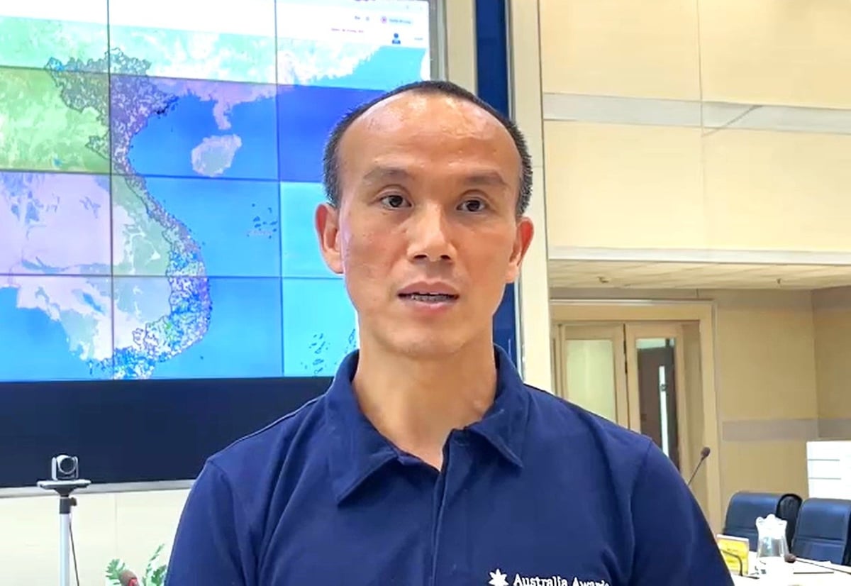 Ông Hoàng Phúc Lâm, Phó Giám đốc Trung tâm Dự báo Khí tượng thủy văn quốc gia (Cục Khí tượng Thủy văn, Bộ Nông nghiệp và Môi trường) thông tin về dự báo tác động của bão Wipha. Ảnh: Trung Nguyên.
