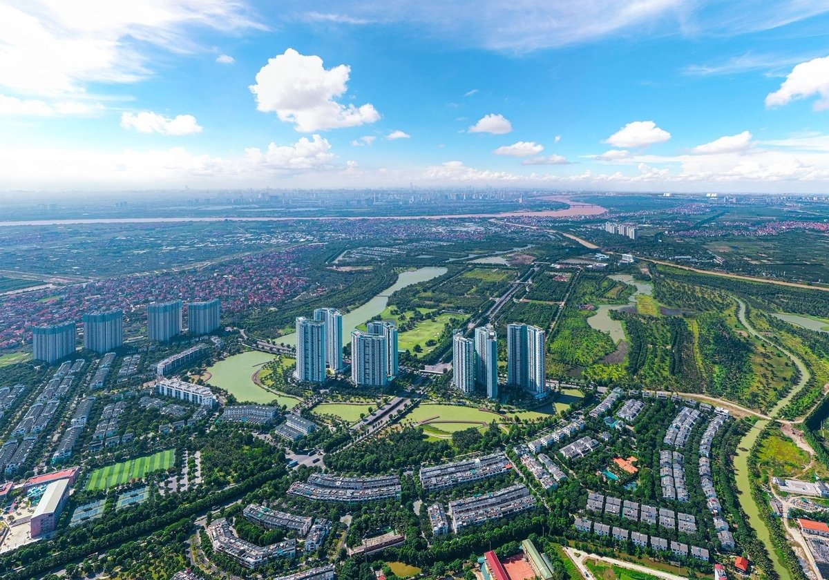 Hà Nội đang đẩy mạnh triển khai loạt dự án hạ tầng chiến lược dọc hai bên sông Hồng. Ảnh: Minh Hoàng.