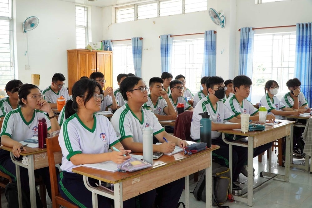 Một lớp học tại trường trung học phổ thông chuyên Lý Tự Trọng. Ảnh: TTXVN.