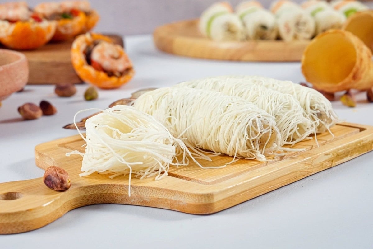 Sợi Kataifi là loại sợi mảnh đặc trưng thường dùng để chế biến các món tôm, cá, mực xuất khẩu, nay đã được sản xuất và phân phối nội địa bởi doanh nghiệp Việt Nam. Ảnh: Minh Hoàng. Sợi Kataifi là loại sợi mảnh đặc trưng thường dùng để chế biến các món tôm, cá, mực xuất khẩu, nay đã được sản xuất và phân phối nội địa bởi doanh nghiệp Việt Nam. Ảnh: Minh Hoàng.