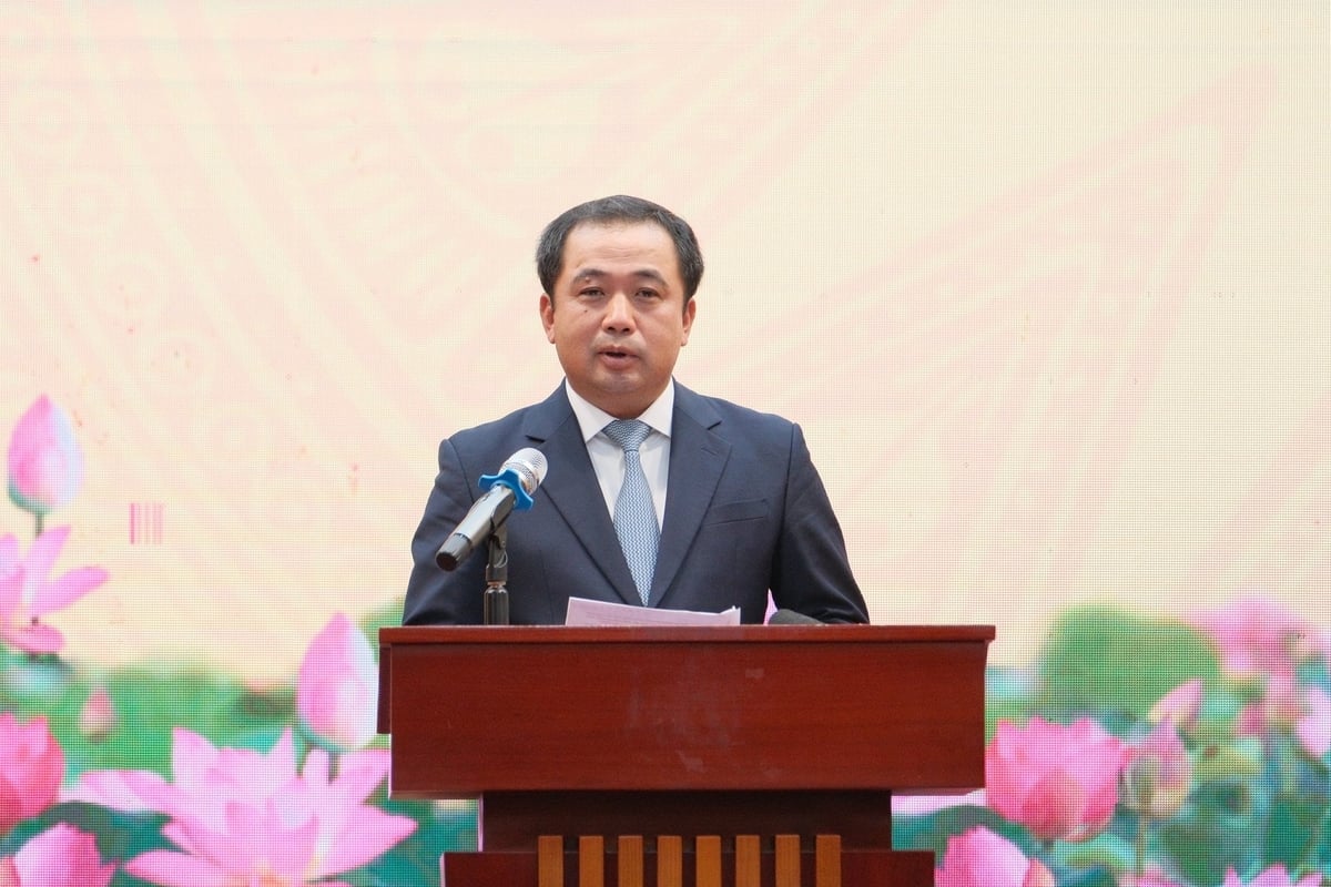 Mr. Tran Duc Thang, Acting Minister of Agriculture and Environment, addresses the ceremony announcing the Prime Minister’s decision. Photo: Diep Anh.