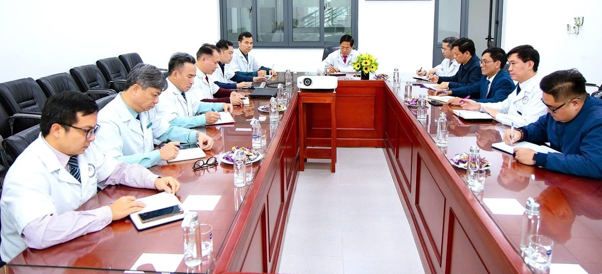 Những nỗ lực của Giám đốc Hà Hữu Tùng đã giúp Bệnh viện Đa khoa Nông nghiệp trở thành 'lá cờ đầu' trong hệ thống y tế ngành nông nghiệp, luôn giữ vị trí tin cậy trong lòng cán bộ ngành và người dân nông thôn. Ảnh: Phạm Hiếu.