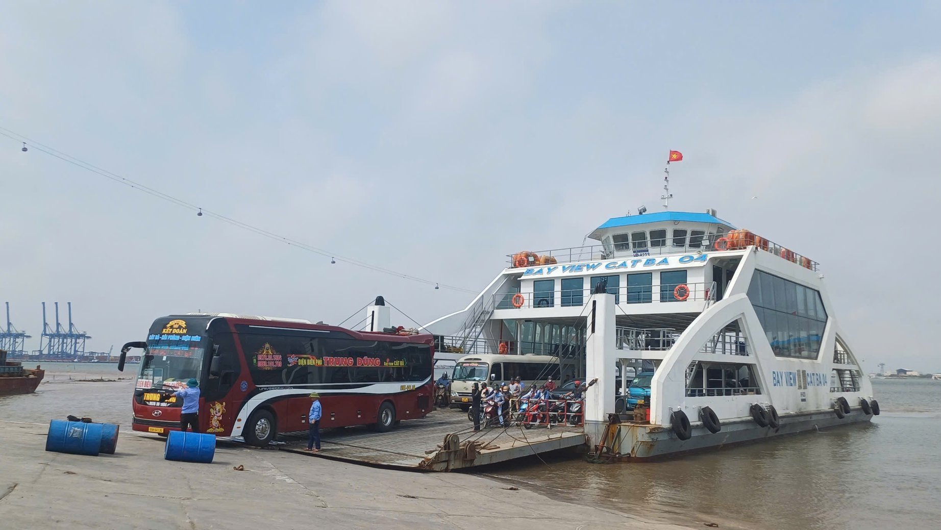 Sở Văn hóa, Thể thao và Du lịch Hải Phòng yêu cầu các điểm du lịch, đơn vị lữ hành không tổ chức các chương trình tham quan, vui chơi khi thời tiết bất lợi. Ản: Hoàng Phong. Sở Văn hóa, Thể thao và Du lịch Hải Phòng yêu cầu các điểm du lịch, đơn vị lữ hành không tổ chức các chương trình tham quan, vui chơi khi thời tiết bất lợi. Ản: Hoàng Phong.