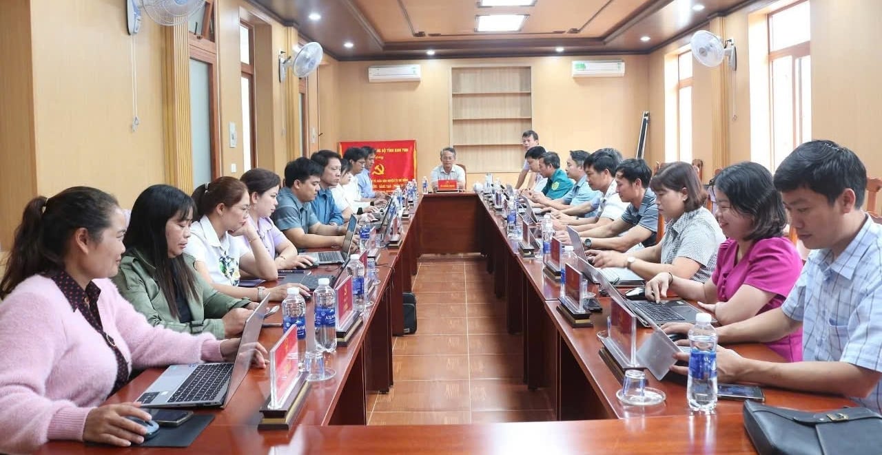 Xã Tu Mơ Rông họp bàn tổ chức Đại hội Đảng bộ. Ảnh: Tuấn Anh.