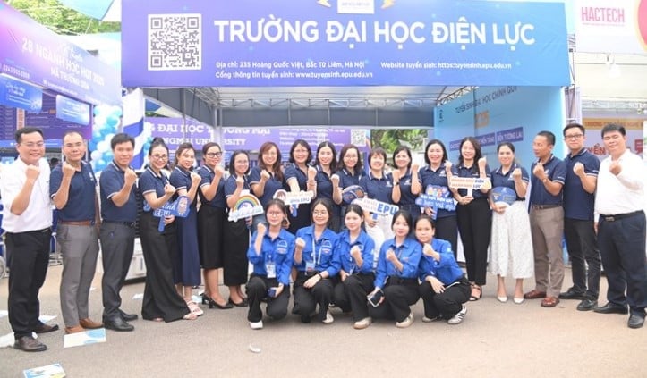 EPU đồng hành cùng thí sinh tại Ngày hội tư vấn chọn nguyện vọng. Ảnh: EPU.