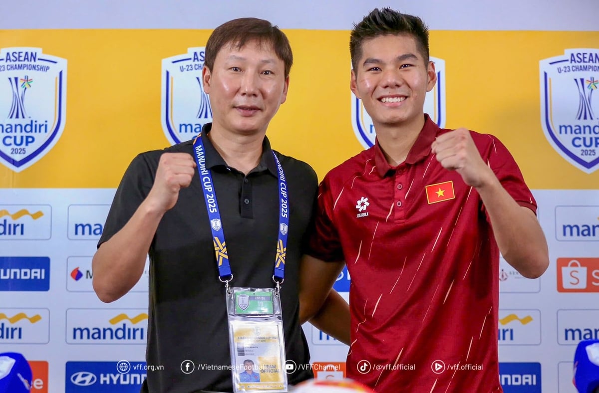 HLV Kim Sang Sik tại họp báo sau trận đấu U23 Việt Nam - U23 Lào vào chiều tôi 19/7. Ảnh:VFF.
