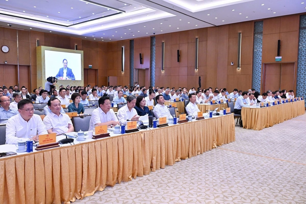 Lãnh đạo các bộ, ngành, các thành viên Ban Chỉ đạo; đại diện một số doanh nghiệp, tập đoàn khoa học công nghệ dự phiên họp. Ảnh: VGP Lãnh đạo các bộ, ngành, các thành viên Ban Chỉ đạo; đại diện một số doanh nghiệp, tập đoàn khoa học công nghệ dự phiên họp. Ảnh: VGP
