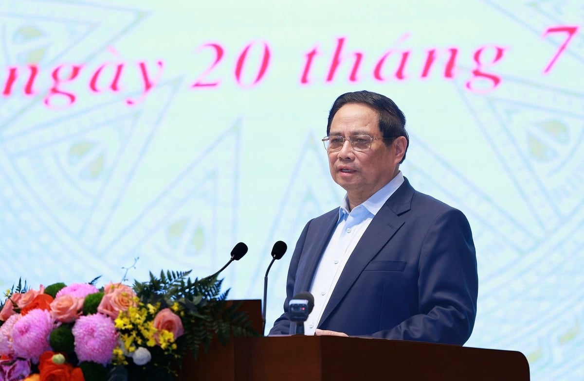 Thủ tướng giao nhiều nhiệm vụ cụ thể cho các bộ, ngành, cơ quan, địa phương, như xây dựng chính sách đãi ngộ đặc biệt với nhân tài, chuyên gia hàng đầu, các tổng công trình sư, kiến trúc sư trưởng để triển khai các hệ thống chiến lược, sáng kiến đột phá. Ảnh: VGP Thủ tướng giao nhiều nhiệm vụ cụ thể cho các bộ, ngành, cơ quan, địa phương, như xây dựng chính sách đãi ngộ đặc biệt với nhân tài, chuyên gia hàng đầu, các tổng công trình sư, kiến trúc sư trưởng để triển khai các hệ thống chiến lược, sáng kiến đột phá. Ảnh: VGP