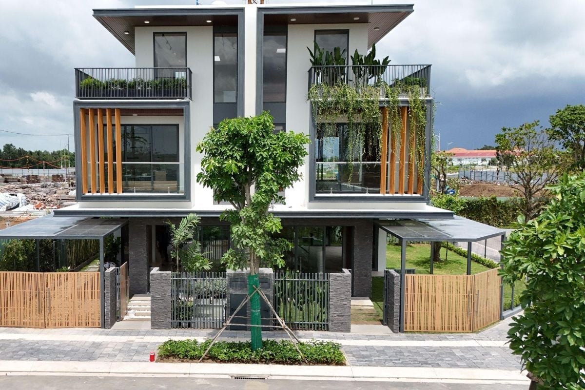 Khu nhà mẫu LA Home đã hoàn thiện, sẵn sàng chào đón khách hàng đến tham quan, trải nghiệm. Ảnh: Prodezi Long An. Khu nhà mẫu LA Home đã hoàn thiện, sẵn sàng chào đón khách hàng đến tham quan, trải nghiệm. Ảnh: Prodezi Long An.