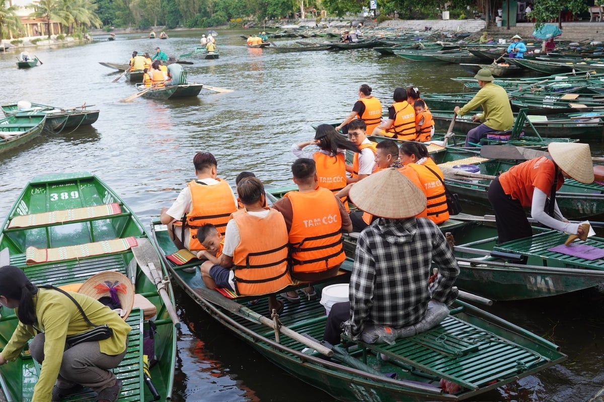 Sở Du lịch tỉnh Ninh Bình đề nghị các khu, điểm du lịch chủ động phương án phòng chống bão kịp thời. Ảnh: Thế Hải. Sở Du lịch tỉnh Ninh Bình đề nghị các khu, điểm du lịch chủ động phương án phòng chống bão kịp thời. Ảnh: Thế Hải.