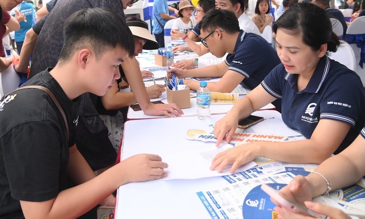EPU hỗ trợ lựa chọn ngành học phù hợp với điểm thi. Ảnh: EPU.