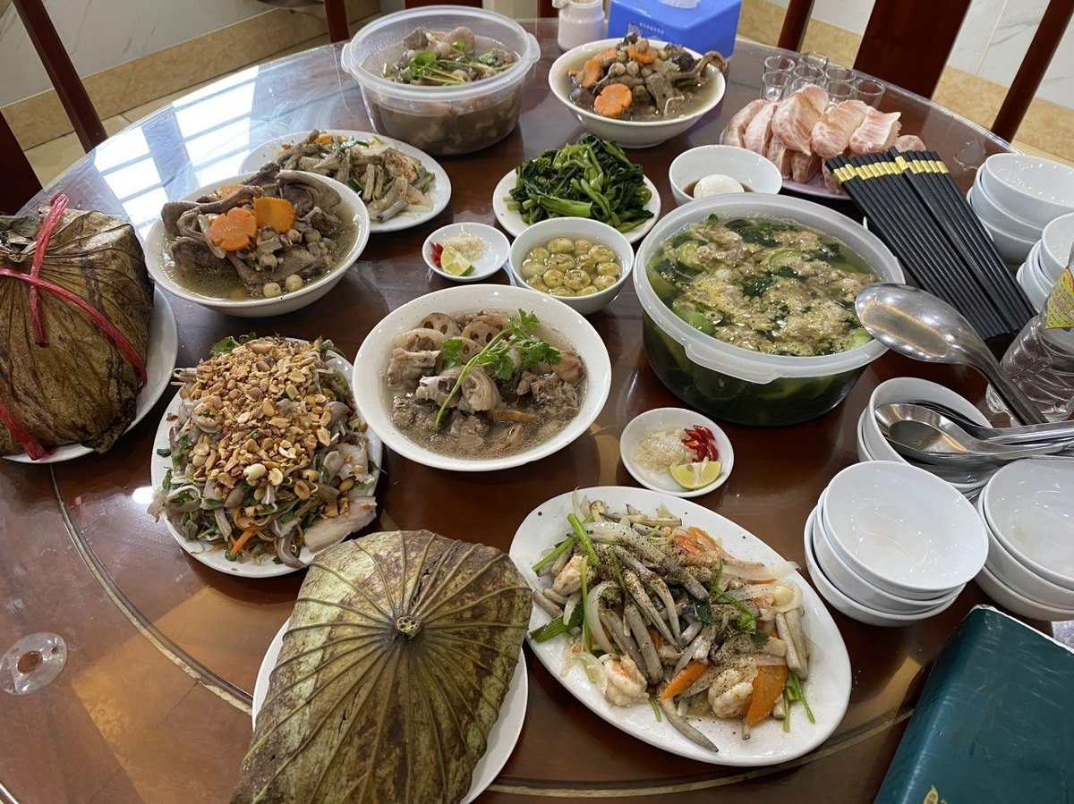 Các món ăn chế biến từ sen. Ảnh: Vũ Hoàng Trung.