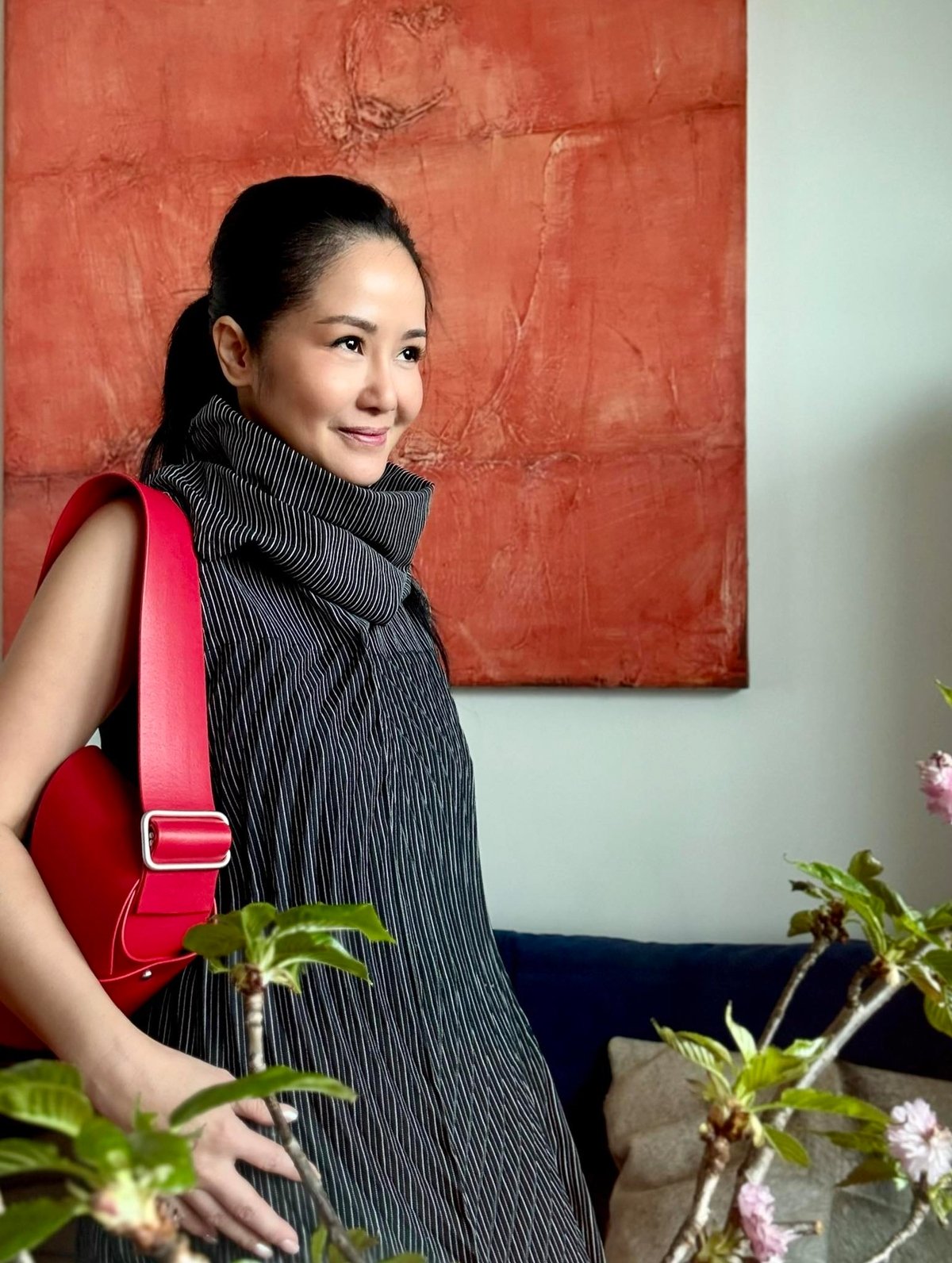 Ca sĩ Hồng Nhung vừa trải qua một đợt điều trị ung thư. Ca sĩ Hồng Nhung vừa trải qua một đợt điều trị ung thư.