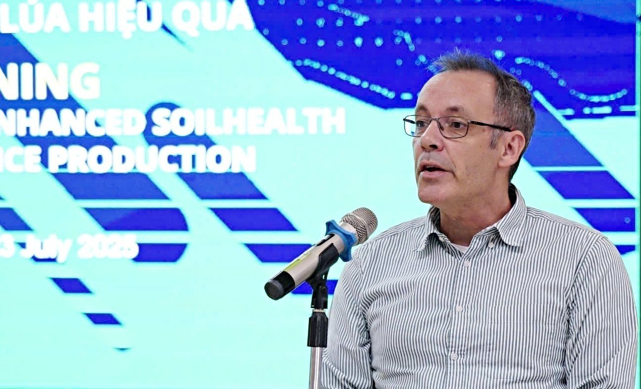 Ông Robert Caudwell, Trưởng đại diện IRRI tại Việt Nam cho biết nhu cầu phân bón chất lượng cao và hiệu quả đang ngày càng tăng. Ảnh: Linh Linh. Ông Robert Caudwell, Trưởng đại diện IRRI tại Việt Nam cho biết nhu cầu phân bón chất lượng cao và hiệu quả đang ngày càng tăng. Ảnh: Linh Linh.