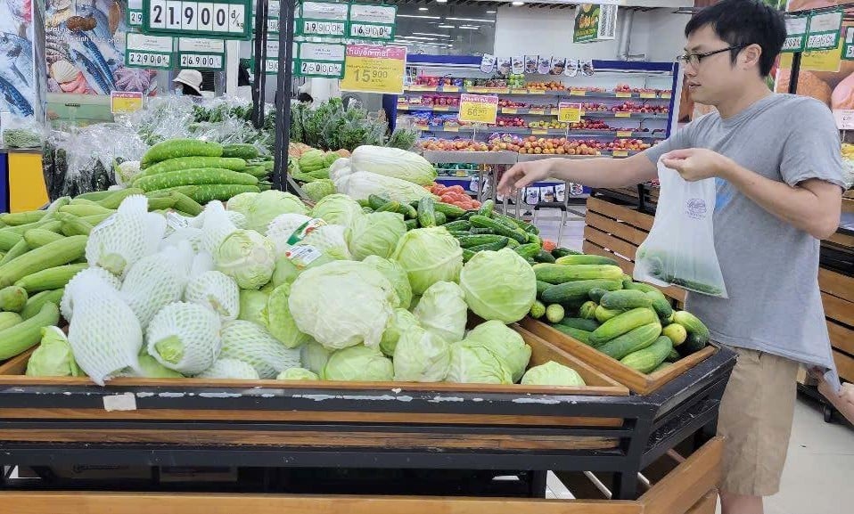 Người tiêu dùng mua sắm tại hệ thống siêu thị Co.opmart Hải Phòng sáng 21/7. Ảnh: Saigon Co.op. Người tiêu dùng mua sắm tại hệ thống siêu thị Co.opmart Hải Phòng sáng 21/7. Ảnh: Saigon Co.op.