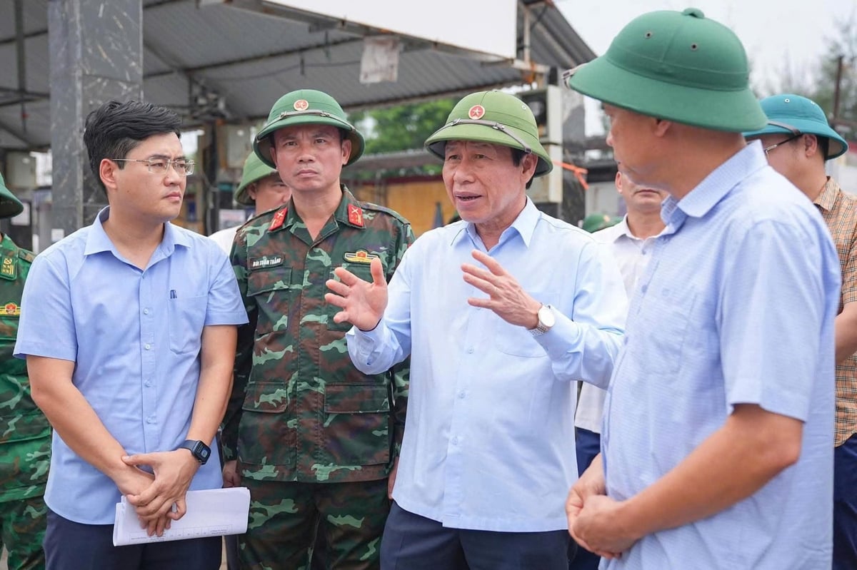 Ông Lê Tiến Châu - Bí thư Thành ủy Hải Phòng - kiểm tra công tác phòng, chống bão số 3 tại phường Đồ sơn. Ảnh: Phan Tuấn. Ông Lê Tiến Châu - Bí thư Thành ủy Hải Phòng - kiểm tra công tác phòng, chống bão số 3 tại phường Đồ sơn. Ảnh: Phan Tuấn.
