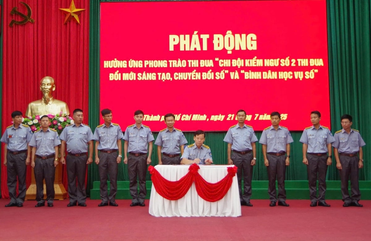 Các đơn vị của Chi đội Kiểm ngư số 2 ký kết triển khai thực hiện phong trào thi đua. Ảnh: Ngọc Chung. Các đơn vị của Chi đội Kiểm ngư số 2 ký kết triển khai thực hiện phong trào thi đua. Ảnh: Ngọc Chung.