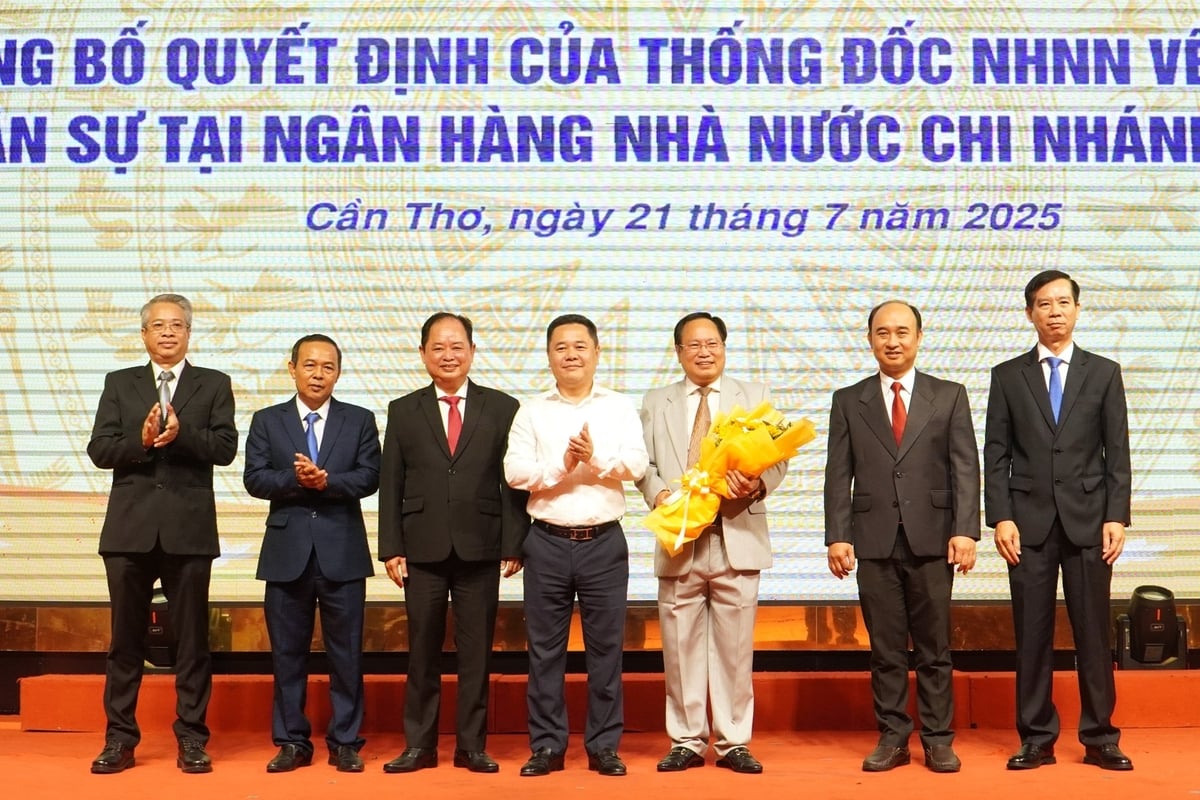 Ban Lãnh đạo Ngân hàng Nhà nước chi nhánh khu vực 14 sau khi sắp xếp, kiện toàn. Ảnh: Kim Anh. Ban Lãnh đạo Ngân hàng Nhà nước chi nhánh khu vực 14 sau khi sắp xếp, kiện toàn. Ảnh: Kim Anh.