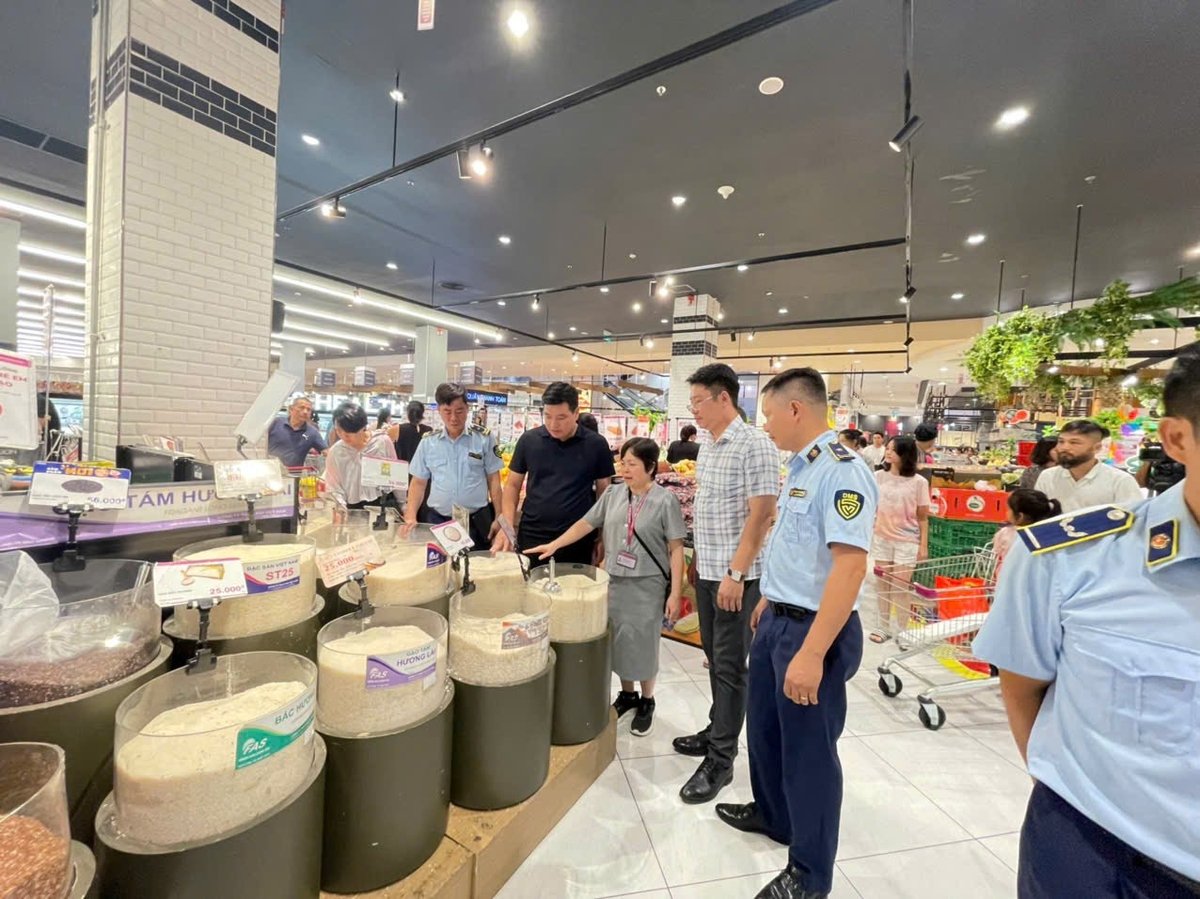 Lãnh đạo thành phố Hải Phòng yêu cầu các doanh nghiệp, siêu thị, cửa hàng bán lẻ... trên địa bàn chủ động dự trữ, đảm bảo nguồn cung hàng hóa thiết yếu. Ảnh: CTTĐT TP Hải Phòng.