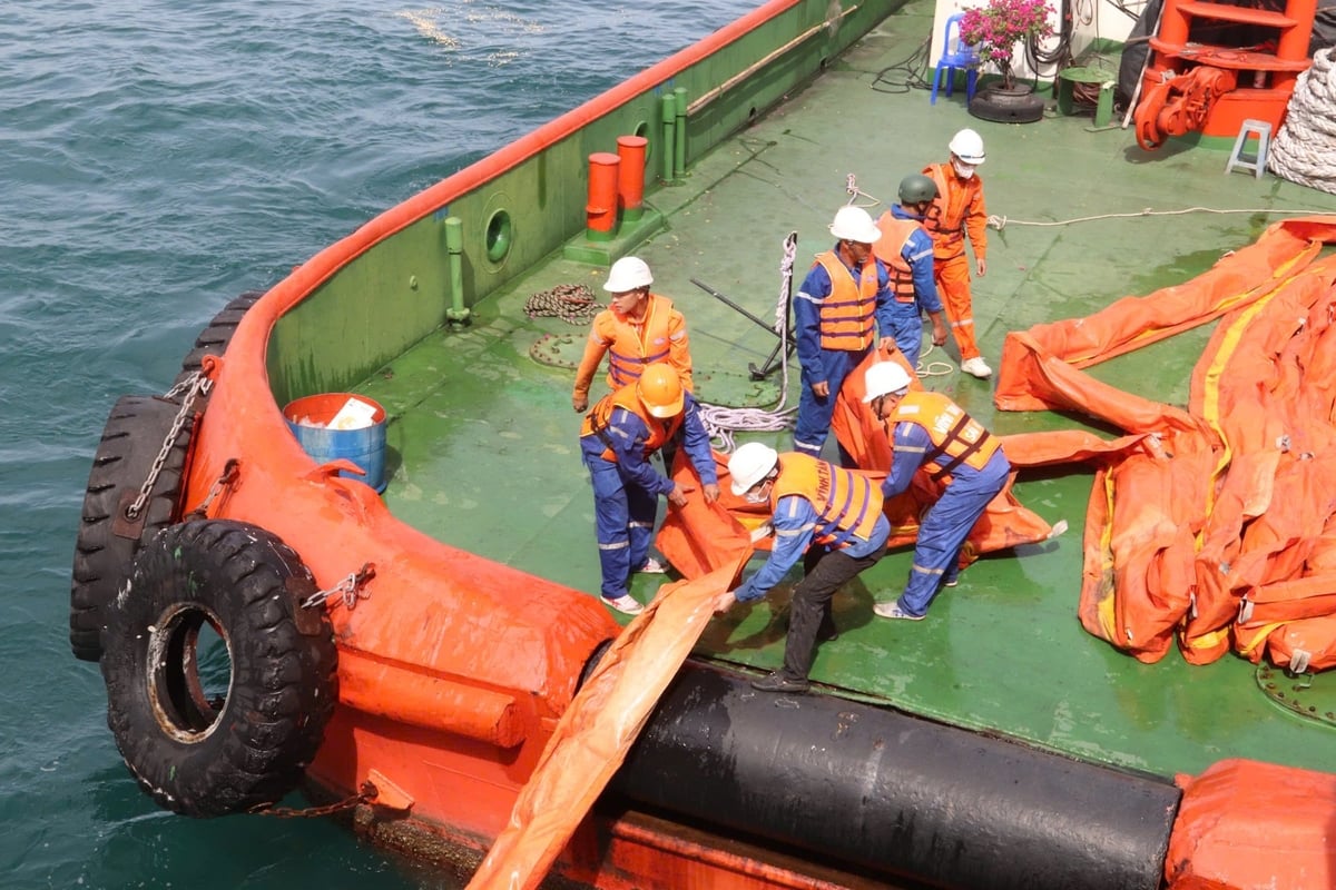 Tình huống sự cố va chạm tàu gây bục khoang chứa dầu. Ảnh: Vĩnh Tân 4. Tình huống sự cố va chạm tàu gây bục khoang chứa dầu. Ảnh: Vĩnh Tân 4.