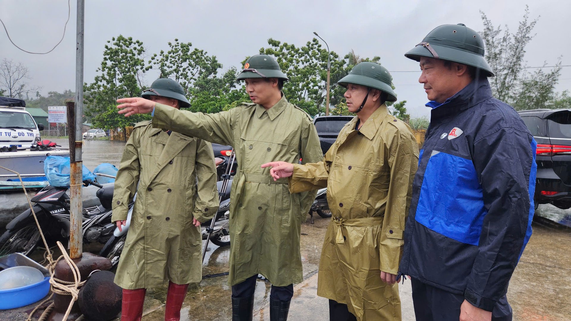 Phó Chủ tịch UBND tỉnh Quảng Ninh Nguyễn Văn Công chỉ đạo công tác phòng chống bão tại khu vực khu neo đậu tránh trú bão Cái Xà Cong19:38Quốc Toản