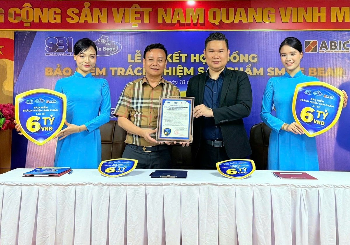 Ông Nguyễn Mạnh Cường - Giám đốc Bảo hiểm Agribank chi nhánh Thăng Long trao chứng nhận bảo hiểm trách nhiệm sản phẩm cho ông Vũ Ngọc Hải - Tổng giám đốc Công ty CP Tập đoàn SBI. Ảnh: ABIC. Ông Nguyễn Mạnh Cường - Giám đốc Bảo hiểm Agribank chi nhánh Thăng Long trao chứng nhận bảo hiểm trách nhiệm sản phẩm cho ông Vũ Ngọc Hải - Tổng giám đốc Công ty CP Tập đoàn SBI. Ảnh: ABIC.