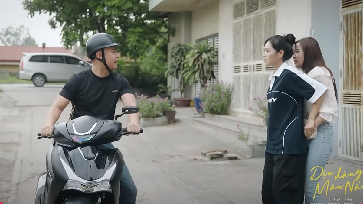 Chồng sắp cưới lên tận phòng trọ tìm Thảo. Ảnh CMH Chồng sắp cưới lên tận phòng trọ tìm Thảo. Ảnh CMH