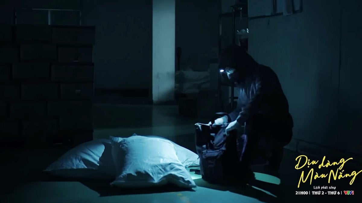 Có kẻ lén lút làm việc mờ ám trong xưởng bánh. Ảnh CMH Có kẻ lén lút làm việc mờ ám trong xưởng bánh. Ảnh CMH