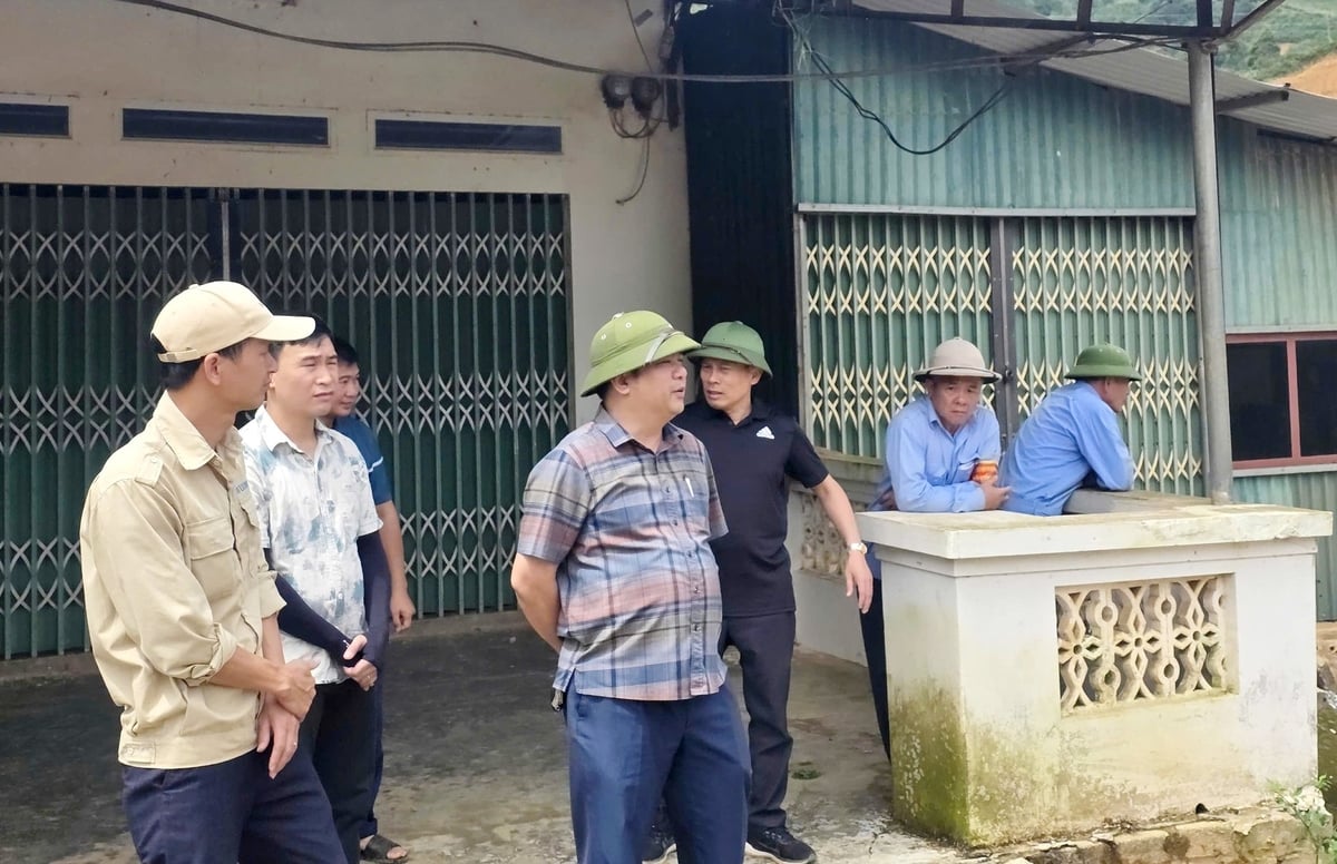 Chính quyền phường Sa Pa tích cực triển khai các biện pháp ứng phó bão Wipha nhằm đảm bảo an toàn cho người dân và du khách. Ảnh: Hồng Hải.