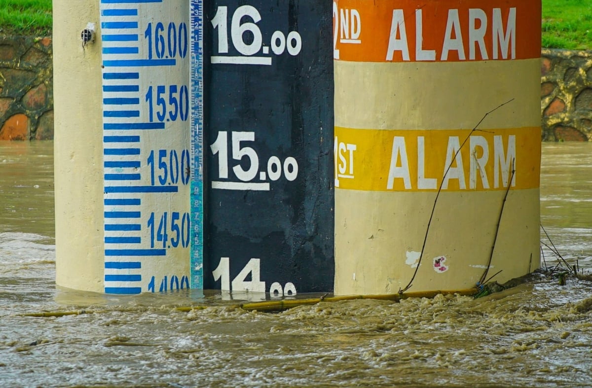 Bão Wipha gây mưa lớn, nước dâng cao ở khu vực chân cầu Marikina (Philippines). Ảnh: Philippines News Agency. Bão Wipha gây mưa lớn, nước dâng cao ở khu vực chân cầu Marikina (Philippines). Ảnh: Philippines News Agency.