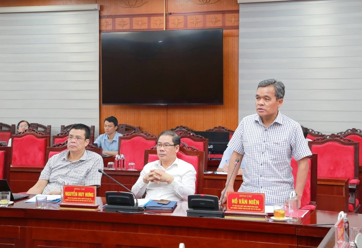 Ông Hồ Văn Niên, Ủy viên Trung ương Đảng, Thứ trưởng thường trực Bộ Dân tộc và Tôn giáo phát biểu tại buổi làm việc. Ảnh: Hiền Hòa. Ông Hồ Văn Niên, Ủy viên Trung ương Đảng, Thứ trưởng thường trực Bộ Dân tộc và Tôn giáo phát biểu tại buổi làm việc. Ảnh: Hiền Hòa.