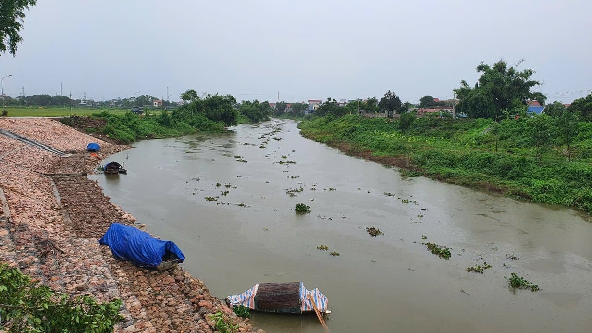 Xã Xuân Mai, TP Hà Nội triển khai các phương án phòng chống ngập lụt, ứng phó với bão số 3 theo tinh thần '4 tại chỗ'. Ảnh: Xuân Vũ.