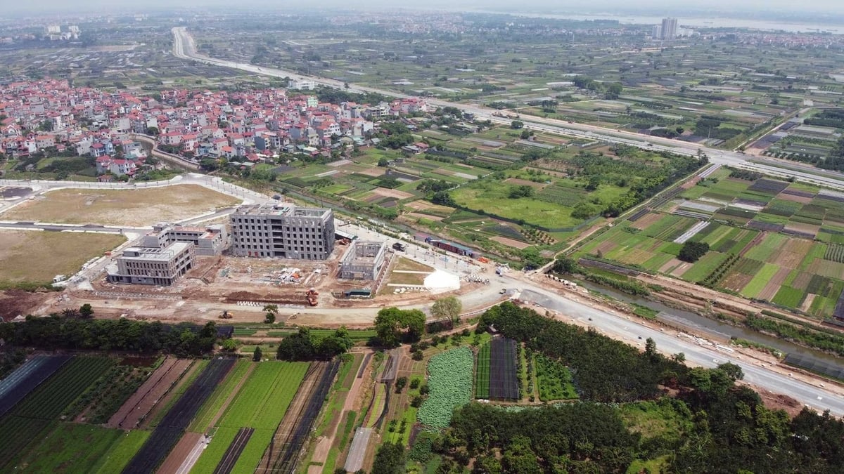 Bộ đề xuất bổ sung quy định định thông tin giá đất đầu vào để định giá đất theo hướng giá đất phải hoàn thành việc chuyển nhượng trên thị trường bằng cách sửa đổi cụm từ 'giá đất đã chuyển nhượng trên thị trường' thành 'giá đất đã hoàn thành chuyển nhượng trên thị trường'. Ảnh: VGP. Bộ đề xuất bổ sung quy định định thông tin giá đất đầu vào để định giá đất theo hướng giá đất phải hoàn thành việc chuyển nhượng trên thị trường bằng cách sửa đổi cụm từ 'giá đất đã chuyển nhượng trên thị trường' thành 'giá đất đã hoàn thành chuyển nhượng trên thị trường'. Ảnh: VGP.