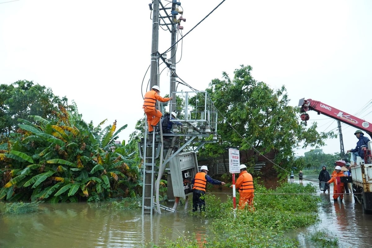 Bộ KHCN yêu cầu doanh nghiệp viễn thông tập trung triển khai ngay các biện pháp bảo đảm an toàn hệ thống thông tin liên lạc phục vụ ứng phó bão số 3. Ảnh: Minh Hoàng. Bộ KHCN yêu cầu doanh nghiệp viễn thông tập trung triển khai ngay các biện pháp bảo đảm an toàn hệ thống thông tin liên lạc phục vụ ứng phó bão số 3. Ảnh: Minh Hoàng.