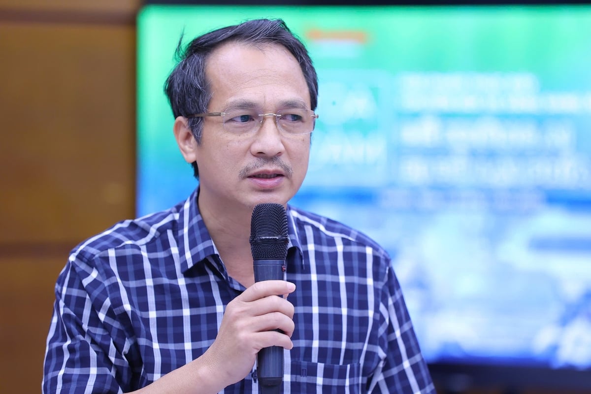 PGS.TS Nguyễn Đông Phong, Cục Đăng kiểm Việt Nam cho rằng, việc giảm phát thải trong hoạt động giao thông, đặc biệt là từ xe máy, đã trở thành nhiệm vụ cấp bách, không chỉ ở Hà Nội mà trên toàn quốc. Ảnh: Nguyễn Thủy. PGS.TS Nguyễn Đông Phong, Cục Đăng kiểm Việt Nam cho rằng, việc giảm phát thải trong hoạt động giao thông, đặc biệt là từ xe máy, đã trở thành nhiệm vụ cấp bách, không chỉ ở Hà Nội mà trên toàn quốc. Ảnh: Nguyễn Thủy.