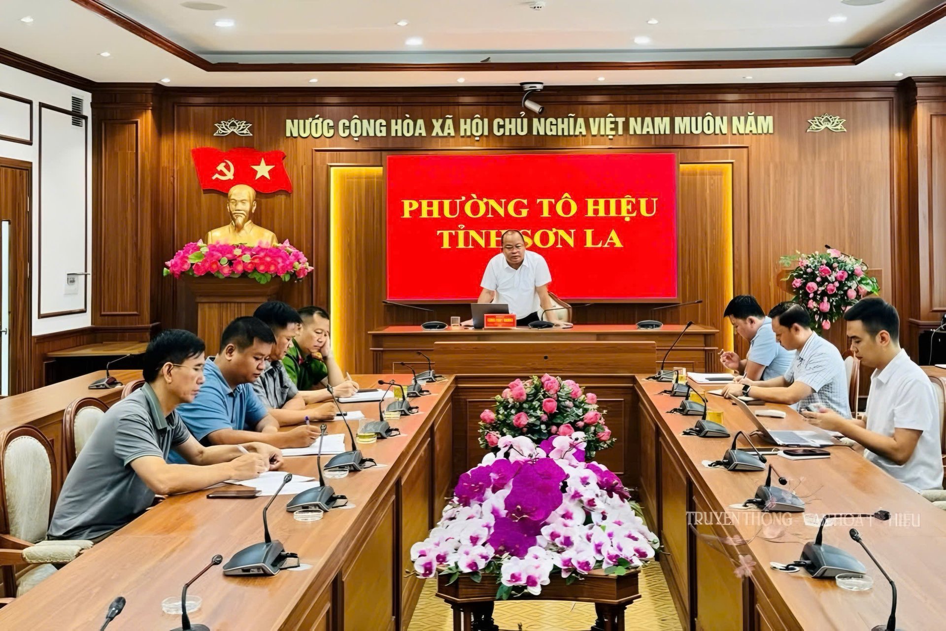 UBND phường Tô Hiệu họp triển khai các giải pháp ứng phó ảnh hưởng do bão số 3. Ảnh: Tùng Việt. UBND phường Tô Hiệu họp triển khai các giải pháp ứng phó ảnh hưởng do bão số 3. Ảnh: Tùng Việt.