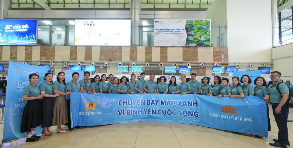 Chuyến bay màu xanh - Vì bình yên cuộc sống. Ảnh: Vietnam Airlines. Chuyến bay màu xanh - Vì bình yên cuộc sống. Ảnh: Vietnam Airlines.