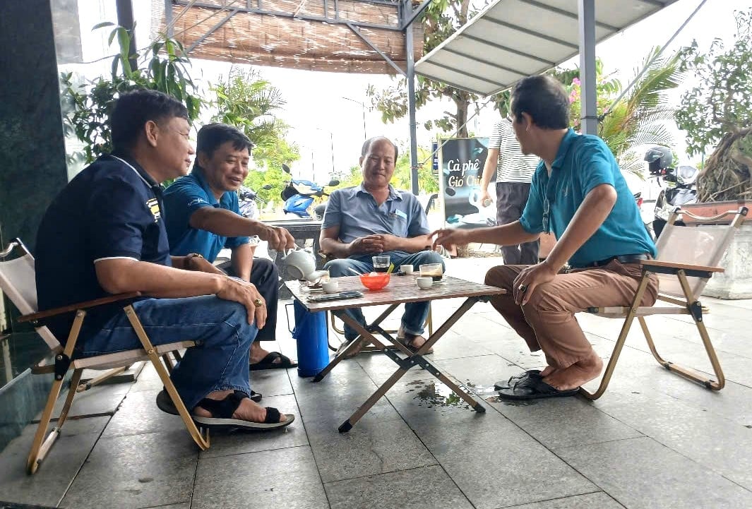 Bàn cà phê không thuốc lá tại một quán cà phê ở phường Bình Định (Gia Lai). Ảnh: V.Đ.T. Bàn cà phê không thuốc lá tại một quán cà phê ở phường Bình Định (Gia Lai). Ảnh: V.Đ.T.