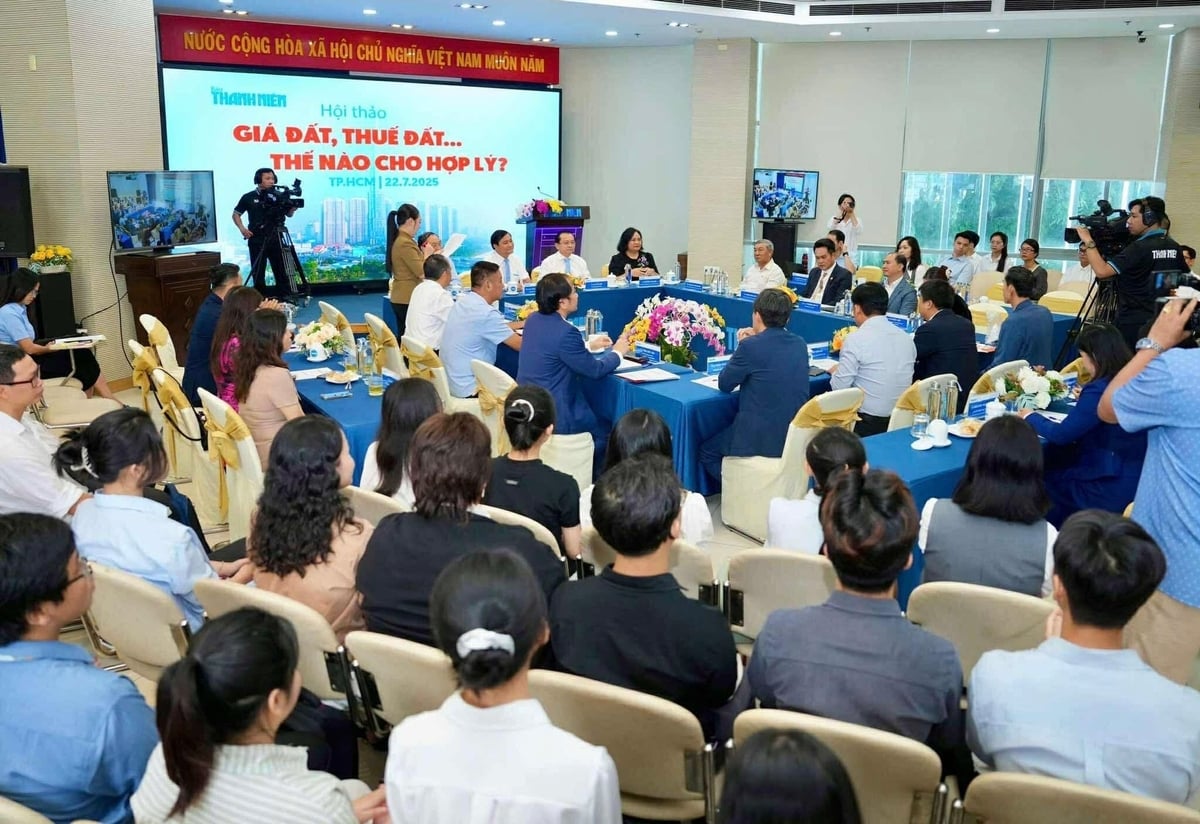 Tại hội thảo 'Giá đất, thuế đất…thế nào cho hợp lý?' sáng ngày 22/7, nhiều ý kiến cho rằng, bảng giá đất mới hiện nay là quá cao. Ảnh: Đình Du. Tại hội thảo 'Giá đất, thuế đất…thế nào cho hợp lý?' sáng ngày 22/7, nhiều ý kiến cho rằng, bảng giá đất mới hiện nay là quá cao. Ảnh: Đình Du.