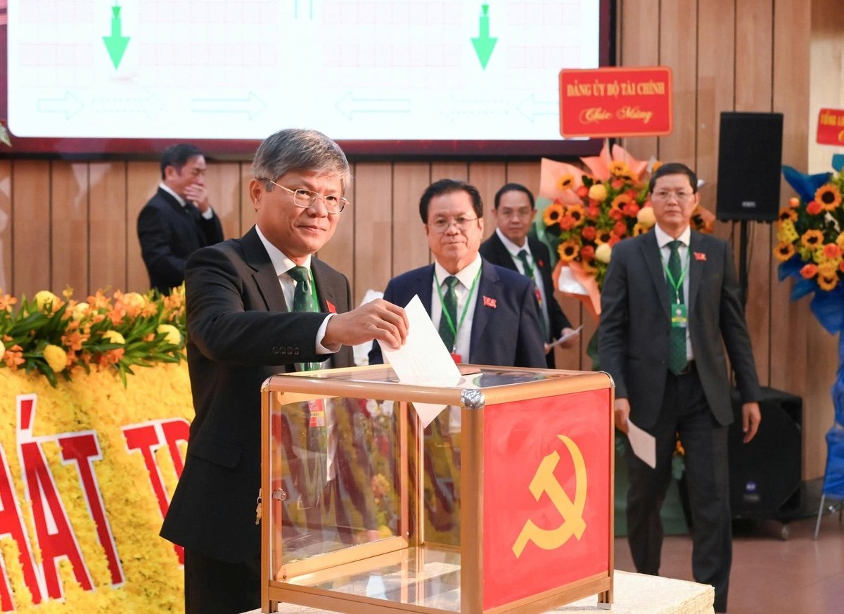 Các đại biểu bỏ phiếu bầu Ban Chấp hành nhiệm kỳ 2025-2030. Ảnh: VRG. Các đại biểu bỏ phiếu bầu Ban Chấp hành nhiệm kỳ 2025-2030. Ảnh: VRG.