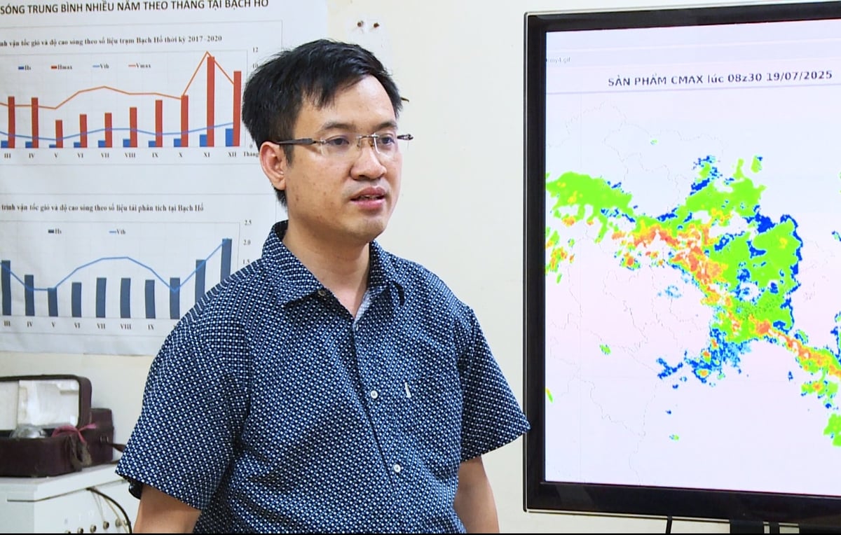 Ông Trương Bá Kiên, Phó Giám đốc Trung tâm Nghiên cứu Khí tượng Khí hậu (Viện Khoa học Khí tượng Thủy văn và Biến đổi Khí hậu) lý giải về cơn siêu dông chiều ngày 19/7. Ảnh: Trung Nguyên. Ông Trương Bá Kiên, Phó Giám đốc Trung tâm Nghiên cứu Khí tượng Khí hậu (Viện Khoa học Khí tượng Thủy văn và Biến đổi Khí hậu) lý giải về cơn siêu dông chiều ngày 19/7. Ảnh: Trung Nguyên.