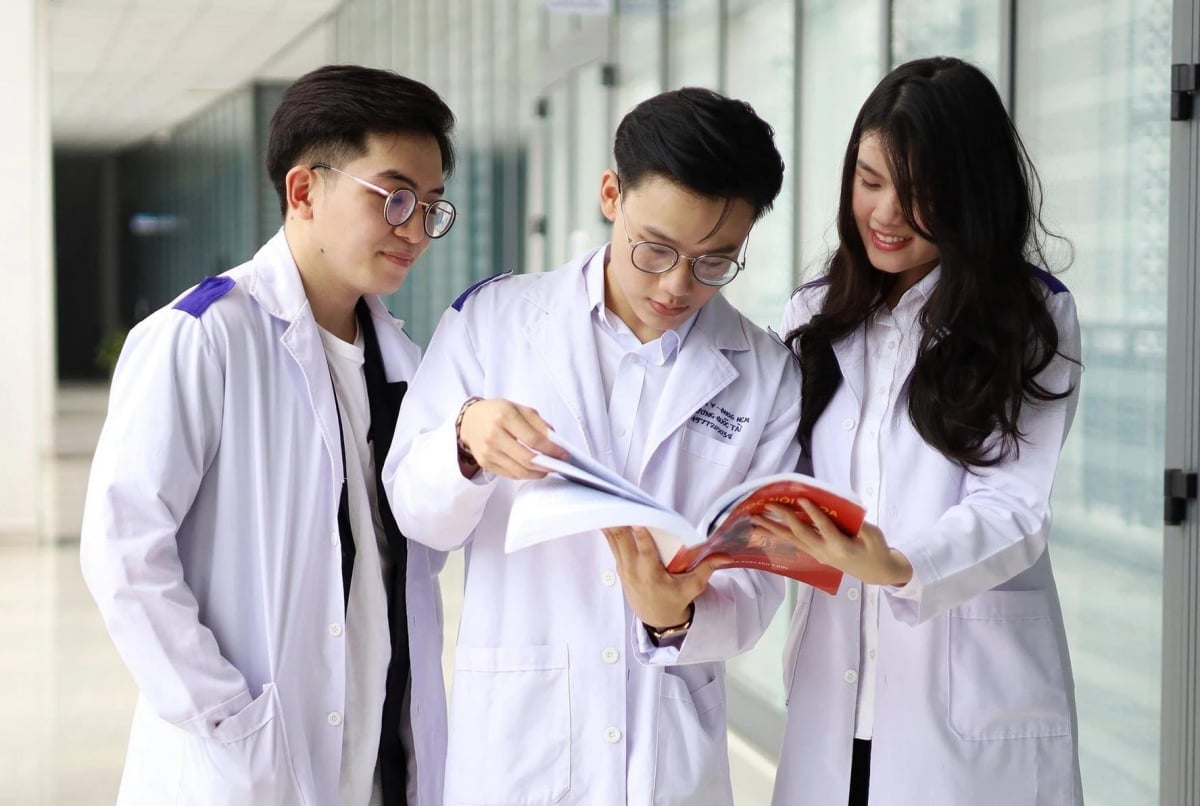 Bộ GD-ĐT ban hành quyết định xác định điểm sàn năm 2025 đối với nhóm ngành đào tạo giáo viên và nhóm ngành sức khỏe có cấp chứng chỉ hành nghề. Ảnh: Trung tâm Đào tạo Y khoa MEDUC. Bộ GD-ĐT ban hành quyết định xác định điểm sàn năm 2025 đối với nhóm ngành đào tạo giáo viên và nhóm ngành sức khỏe có cấp chứng chỉ hành nghề. Ảnh: Trung tâm Đào tạo Y khoa MEDUC.